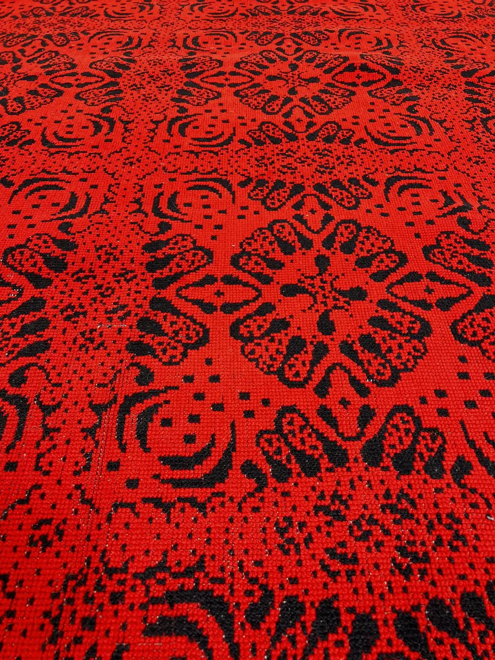 BZ0155 kilimas 185x265 cm 120 10 Vilnonis kilimas ryškios raudonos spalvos su juodomis detalėmis iš Turkijos 185x265x2 cm