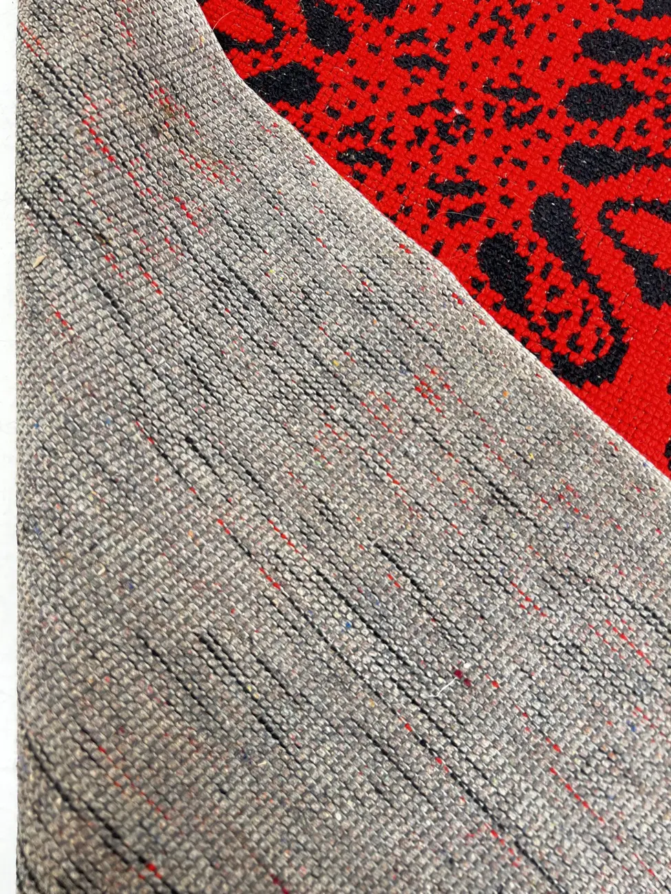 BZ0155 kilimas 185x265 cm 120 11 Vilnonis kilimas ryškios raudonos spalvos su juodomis detalėmis iš Turkijos 185x265x2 cm