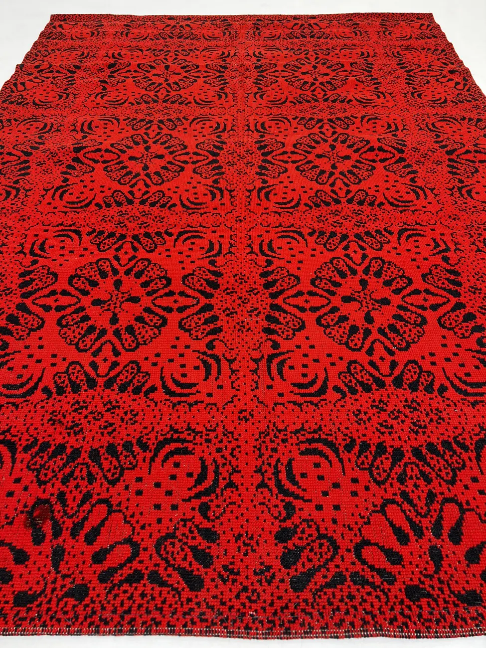BZ0155 kilimas 185x265 cm 120 2 Vilnonis kilimas ryškios raudonos spalvos su juodomis detalėmis iš Turkijos 185x265x2 cm