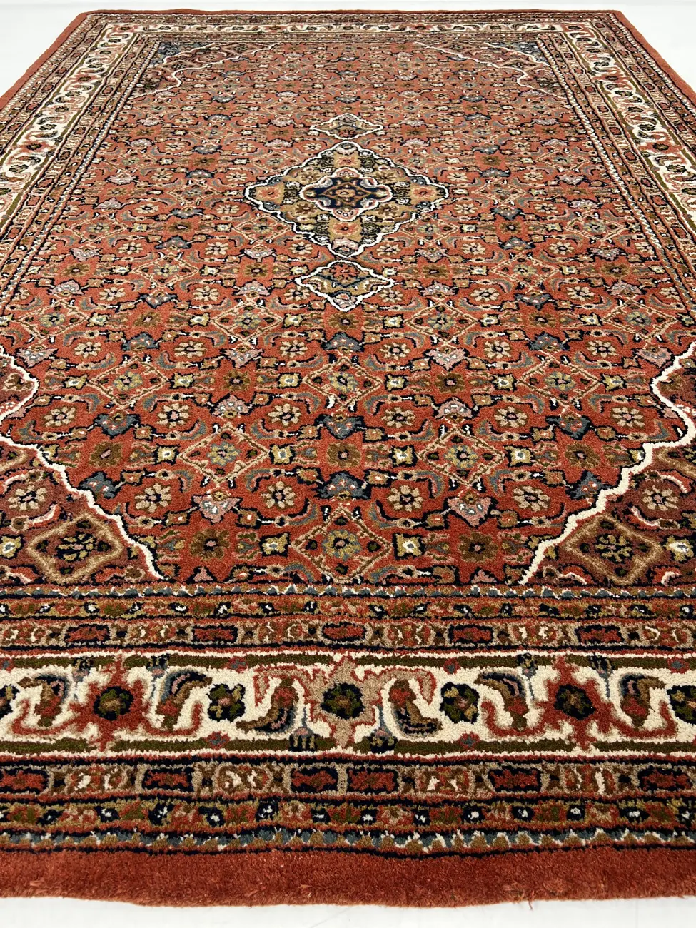 HD0101 kilimas 2 Rankų darbo vilnonis kilimas. Kilmės šalis – Indija 195x300x2 cm