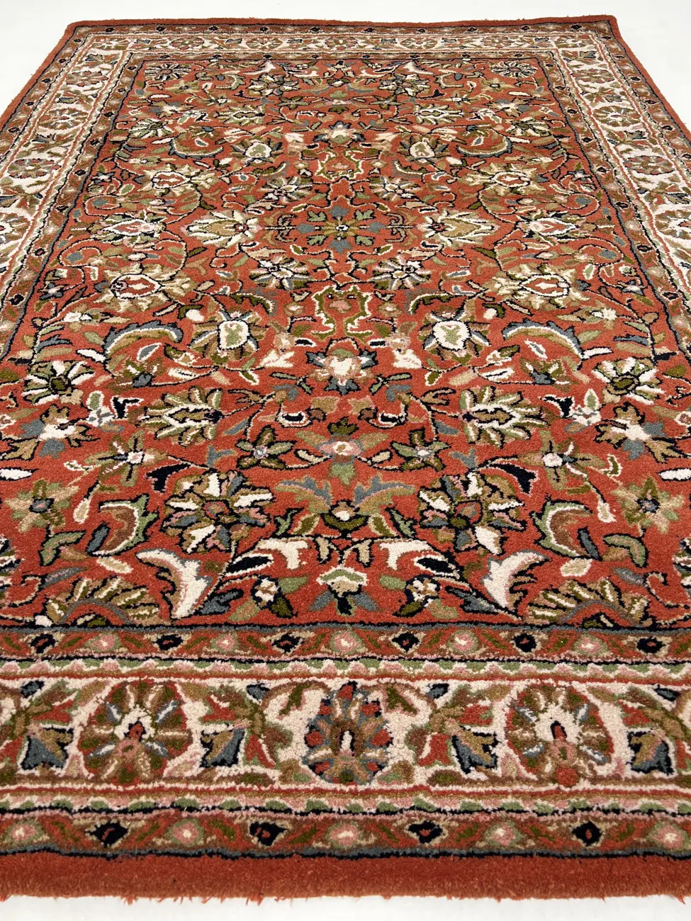 HD0120 kilimas 2 Rankų darbo vilnonis kilimas. Kilmės šalis – Indija 168x230x2 cm