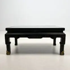 Rytietiškas medinis staliukas stikliniu stalviršiumi 54x92x43 cm