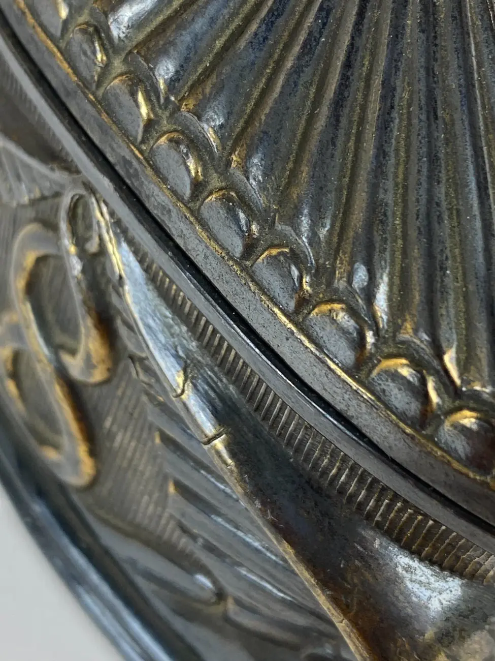 DT0436-kiti-indai-13 Ovali metalinė dėžutė su paukščių figūromis 8×12,5×9 cm