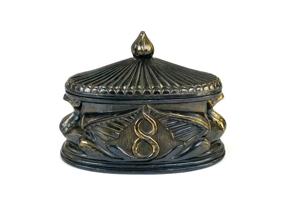 DT0436-kiti-indai-2 Ovali metalinė dėžutė su paukščių figūromis 8×12,5×9 cm
