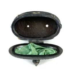 Ovali metalinė dėžutė su paukščių figūromis 8×12,5×9 cm