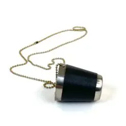 Metalinė pakabinama Jägermeister taurelė su eko oda 30 ml 3,7×3,7×4,3 cm