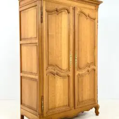 Ąžuolinė dviejų durų rūbų spinta 64x133x195 cm