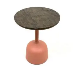 Modernus apverstos taurės formos metalinis staliukas mediniu stalviršiumi 40,5x40,5x51 cm