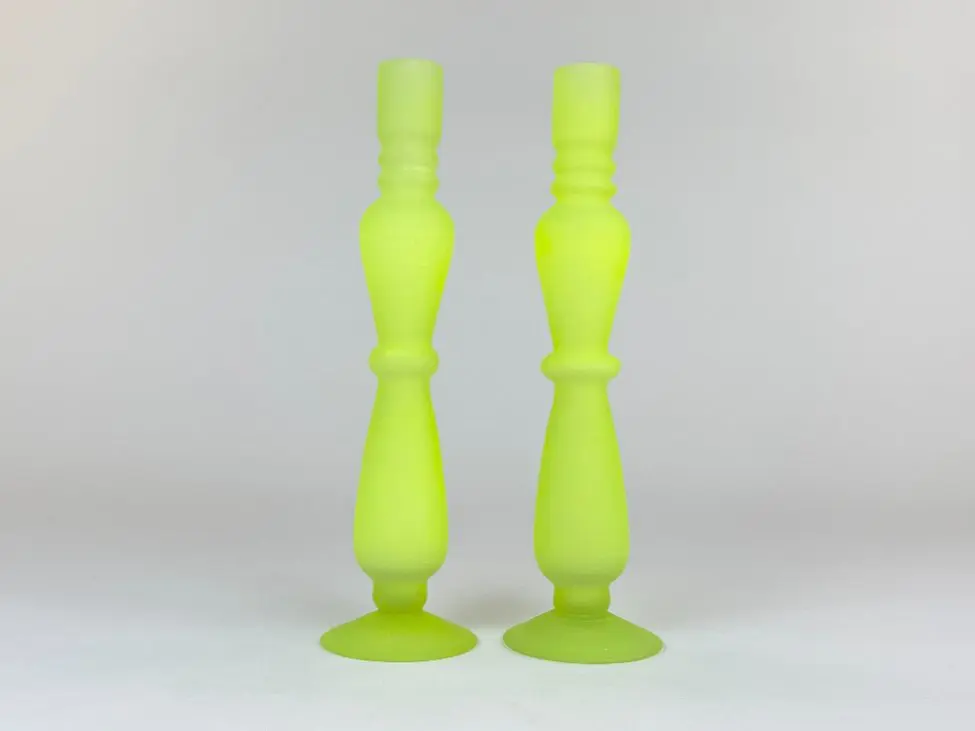HB0782-zvakides-2 Stiklinės neoninės spalvos žvakidės 2 vnt. komplektas 7,5×7,5×27 cm