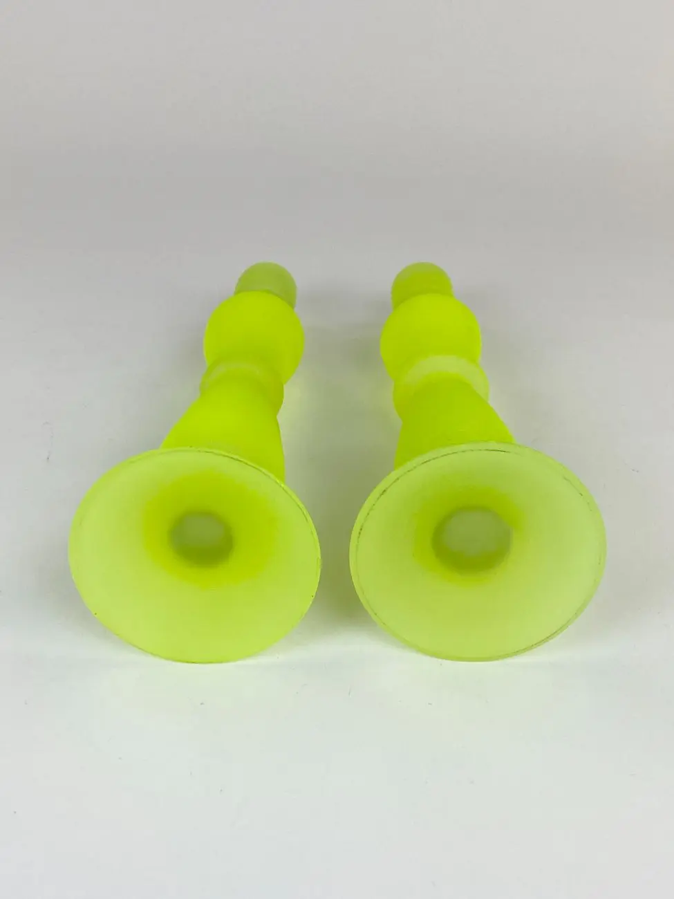 HB0782-zvakides-5 Stiklinės neoninės spalvos žvakidės 2 vnt. komplektas 7,5×7,5×27 cm