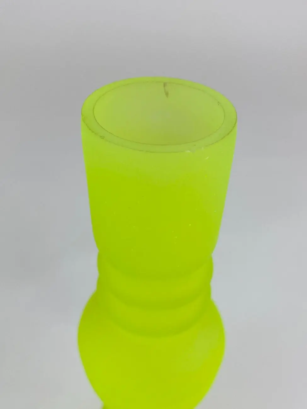 HB0782-zvakides-6 Stiklinės neoninės spalvos žvakidės 2 vnt. komplektas 7,5×7,5×27 cm