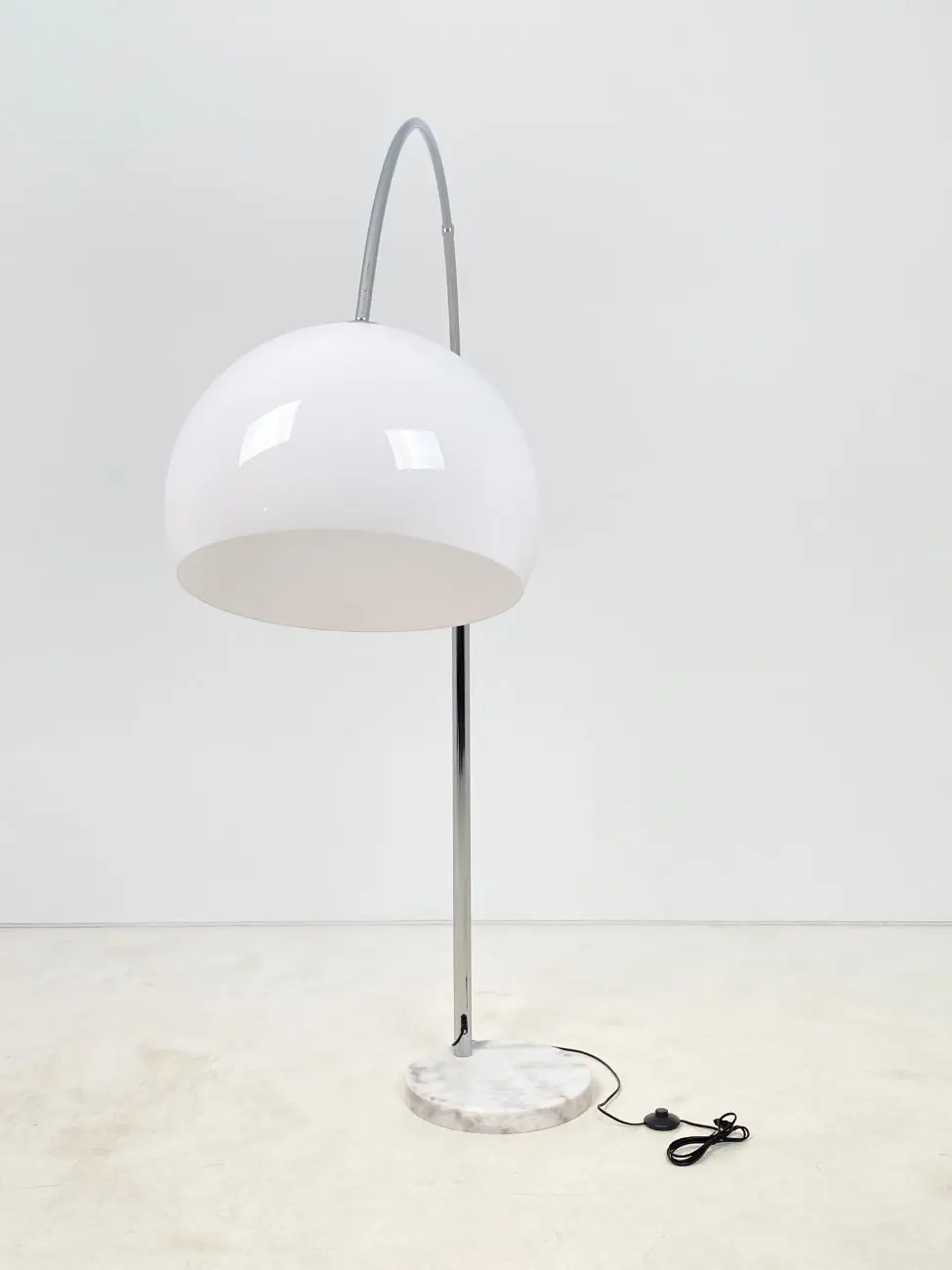 HB0796-pastatomi-sviestuvai-3 Metalinis arkos formos reguliuojamas toršeras marmuriniu pagrindu ir plastikiniu gaubtu 38x180x172(+31) cm