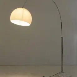 Metalinis arkos formos reguliuojamas toršeras marmuriniu pagrindu ir plastikiniu gaubtu 38x180x172(+31) cm