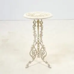 Metalinis provanso stiliaus baltos spalvos apvalus staliukas 36x36x69 cm