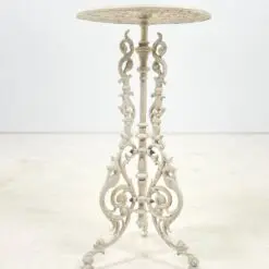 Metalinis provanso stiliaus baltos spalvos apvalus staliukas 36x36x69 cm