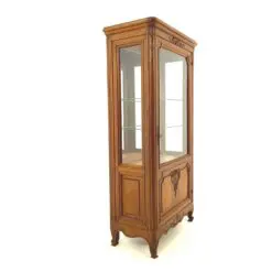 Ąžuolinė rokoko stiliaus vitrina su veidrodine nugara 47x92x179 cm
