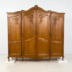 Ąžuolinė rokoko stiliaus keturių durų rūbų spinta 66x221x214 cm