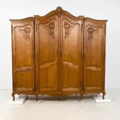 Ąžuolinė rokoko stiliaus keturių durų rūbų spinta 66x221x214 cm
