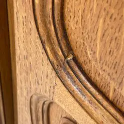 Ąžuolinė rokoko stiliaus keturių durų rūbų spinta 66x221x214 cm