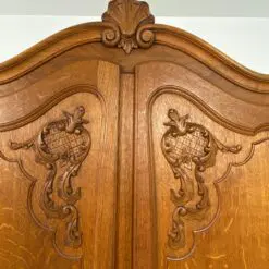 Ąžuolinė rokoko stiliaus keturių durų rūbų spinta 66x221x214 cm