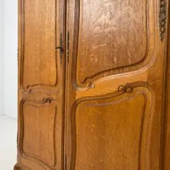 Ąžuolinė rokoko stiliaus keturių durų rūbų spinta 66x221x214 cm