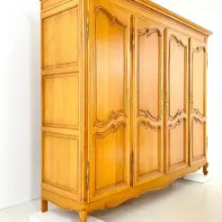 Ąžuolinė keturių durų rūbų spinta 64x237x194 cm