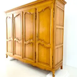 Ąžuolinė keturių durų rūbų spinta 64x237x194 cm