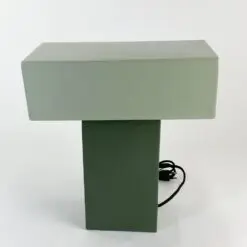 Modernus metalinis žalių atspalvių T formos stalinis šviestuvas 15,5x32x35 cm