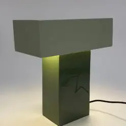 Modernus metalinis žalių atspalvių T formos stalinis šviestuvas 15,5x32x35 cm