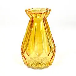 Stiklinė briaunuota oranžinio atspalvio vazelė 7x7x11,5 cm