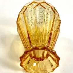 Stiklinė briaunuota oranžinio atspalvio vazelė 7x7x11,5 cm