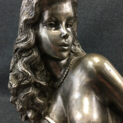 Moters skulptūra