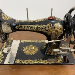 Senovinė siuvimo mašina “Kayser” 45x60x78 cm