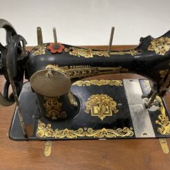 Senovinė siuvimo mašina “Kayser” 45x60x78 cm