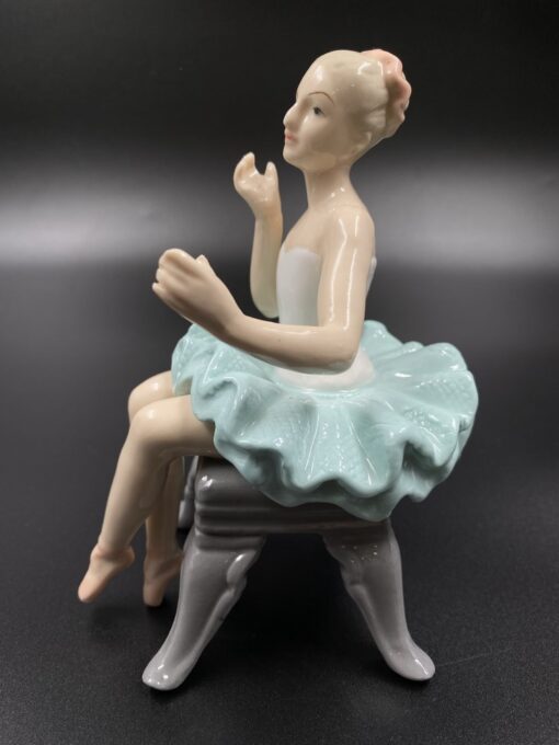 Porcelianinė balerinos skulptūra 8x11x16 cm