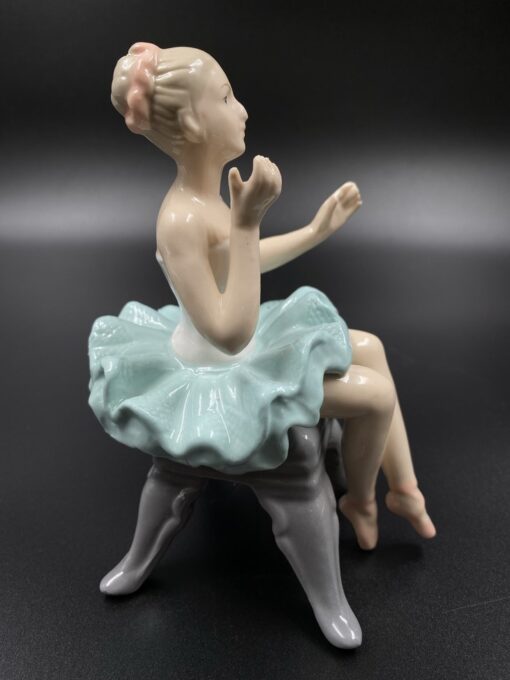 Porcelianinė balerinos skulptūra 8x11x16 cm