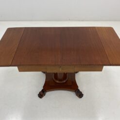 Išskleidžiamas raudonmedžio stalas 68×93(2×23)x75 cm
