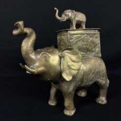 Žalvarinė dramblio skulptūra su dėžute