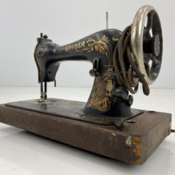 Senovinė siuvimo mašina “Kayser” 21x44x30 cm