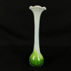 Balta stiklinė vaza žalia apačia
