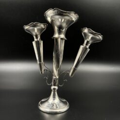 XX amžiaus šešiasdešimtaisiais metais Jungtinėje Karalystėje pagamina "Chester" sidabrinė vaza