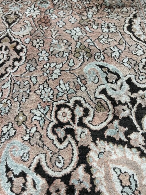 Rankų darbo kilimas su šilku 110×200 cm