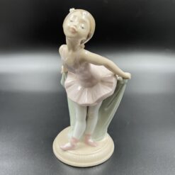 Keramikinė stovinčios balerinos skulptūra