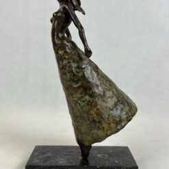 Moters skulptūra 10x12x36 cm