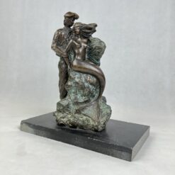Bronzinė undinės ir vyriškio skulptūra iš bronzos
