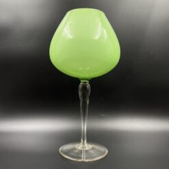 Stiklinė taurės formos žalia vaza