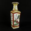 Rytietiška piešiniais ir ornamentais dekoruota keramikinė vaza