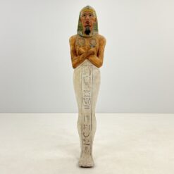 Egiptietiška faraono skulptūra iš plastiko.