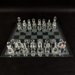Šachmatai iš krištolo su lenta