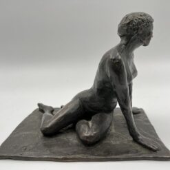 Moters skulptūra 14x19x15 cm